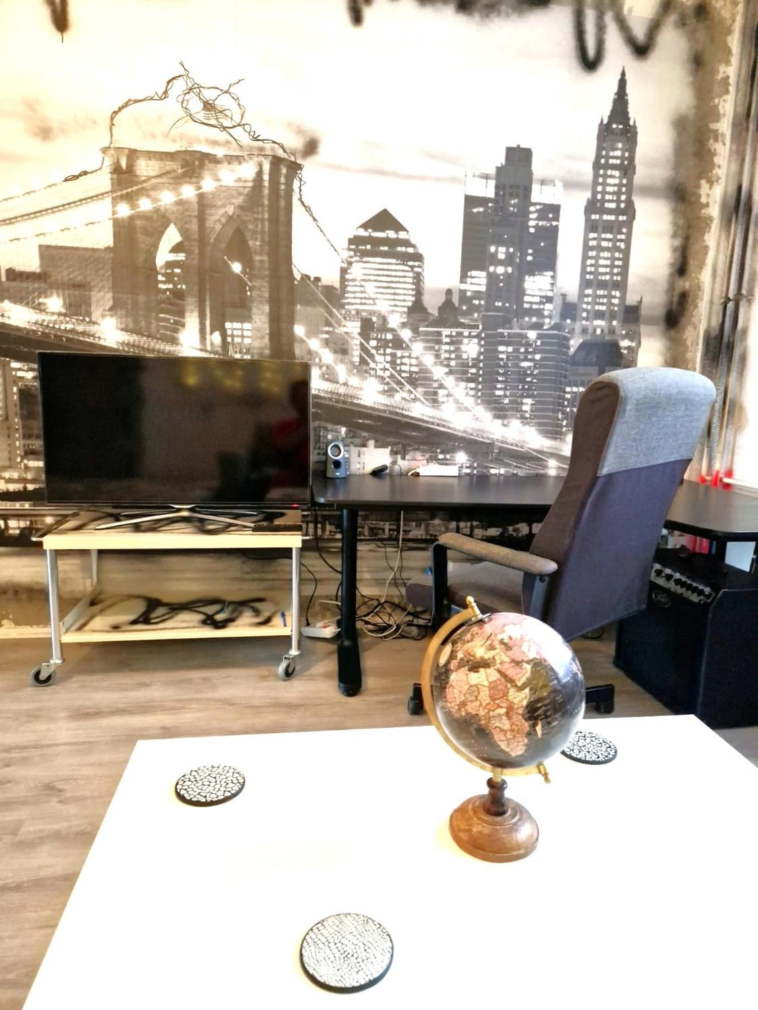 Cozy Trendy Spacious In Area 12 Min. Near To The Center Alexanderplatz Berlijn